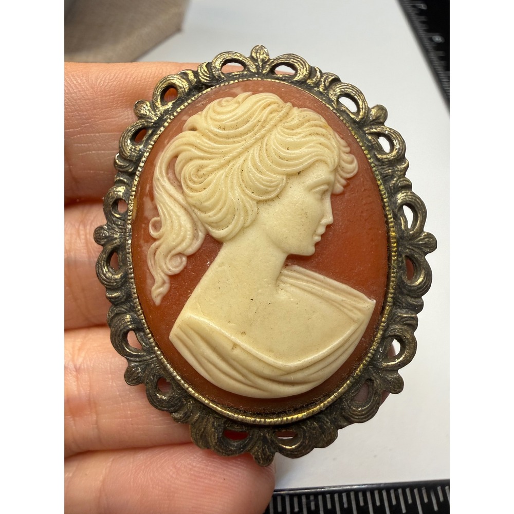 Vintage San-Core Tokyo Cameo Brooch Pin Gold Tone Ornate Frame Orange Cream